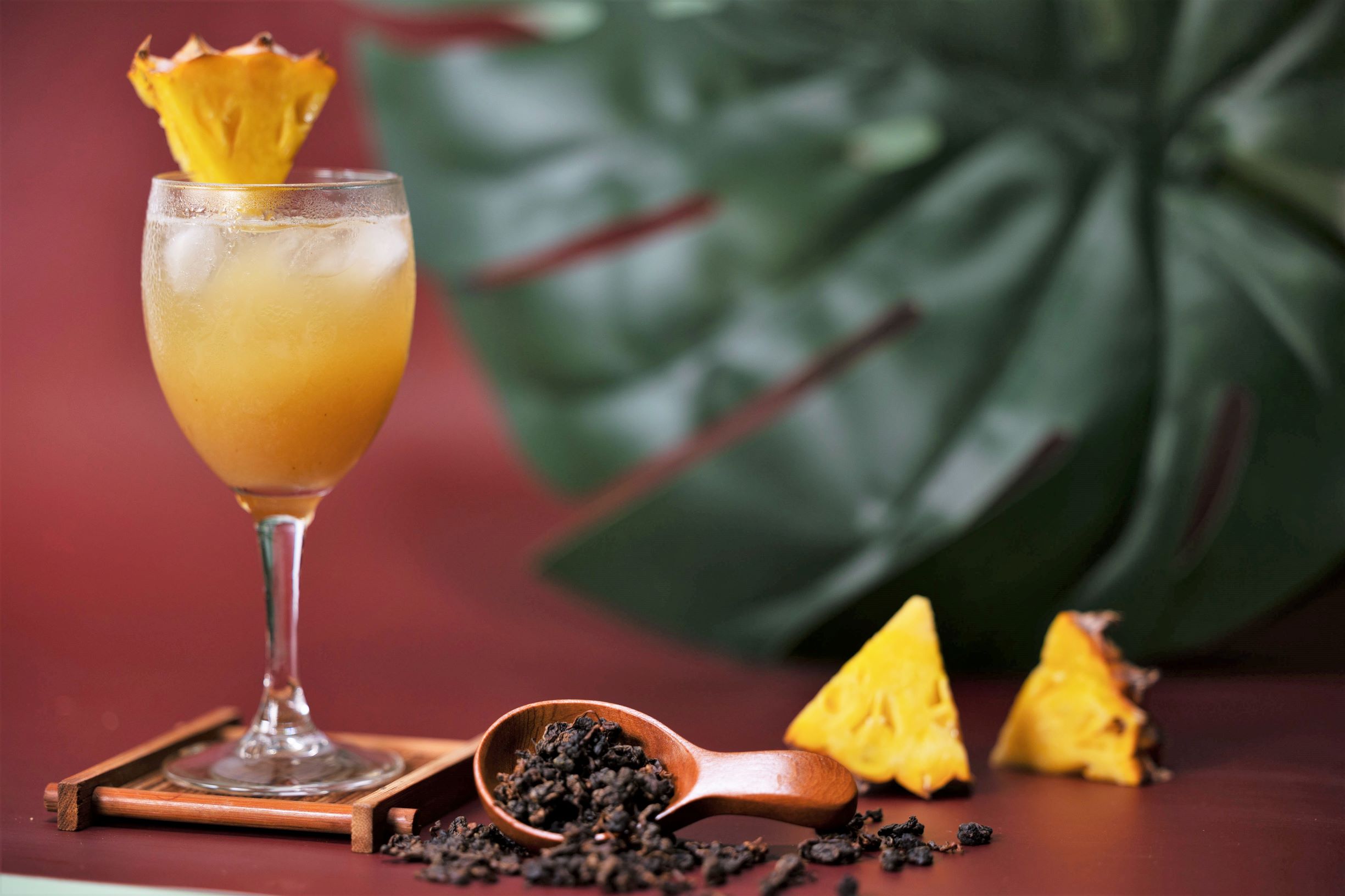 鳳梨閒閒鹹甜濃縮產品適合與各式茶湯搭配調製為風味茶飲