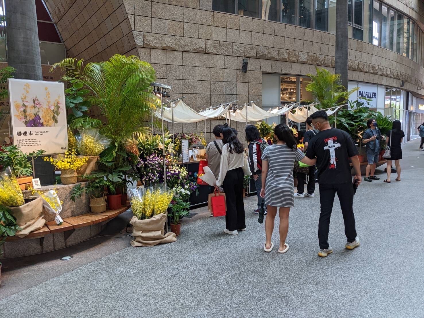 新聞圖片_培訓學員與台灣無印良品合作販售國產花卉--JPG格式