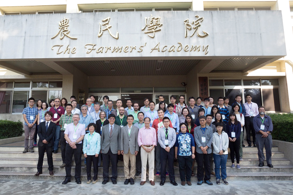 Group photo at the venue of the workshop at TARI