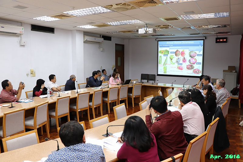 After group discussion, all members of the steering committee gathered together again to make the final conclusion of the meeting.